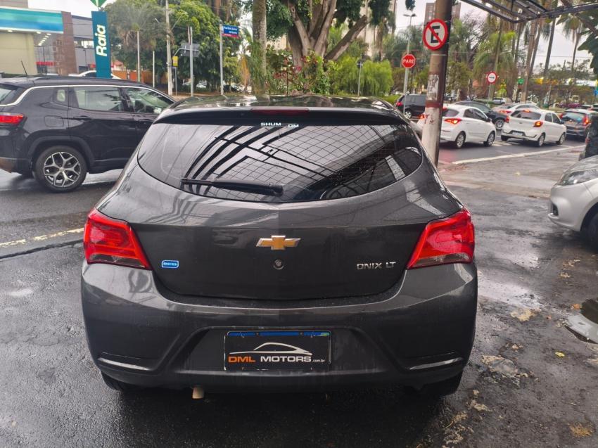 CHEVROLET Onix Hatch - Foto