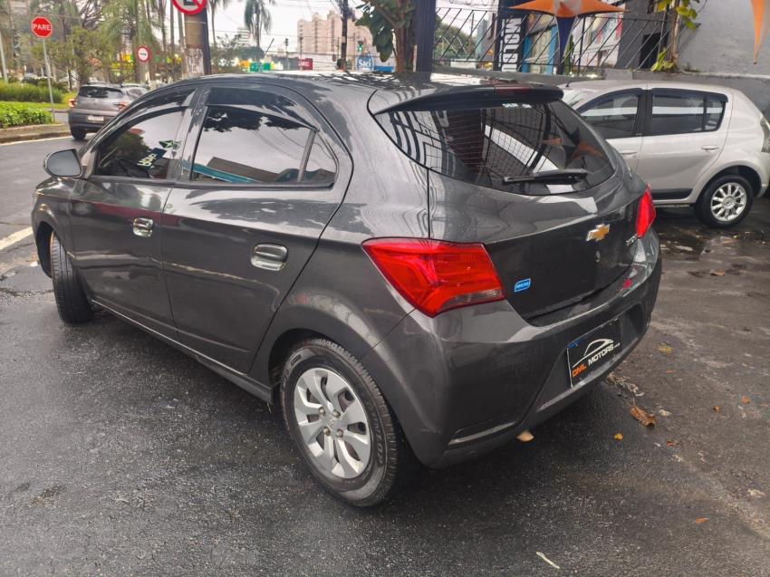 CHEVROLET Onix Hatch - Foto
