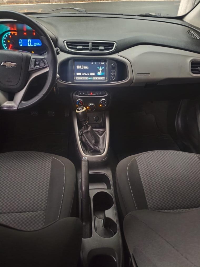 CHEVROLET Onix Hatch - Foto