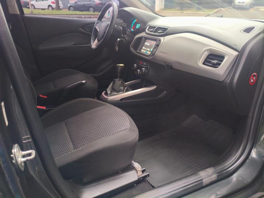 CHEVROLET Onix Hatch - Foto