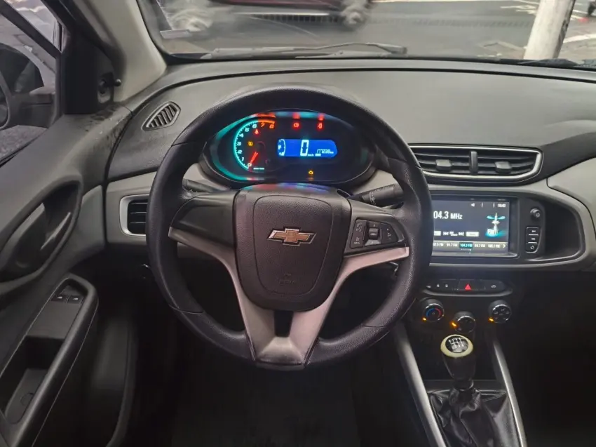 CHEVROLET Onix Hatch - Foto