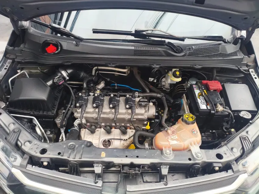 CHEVROLET Onix Hatch - Foto