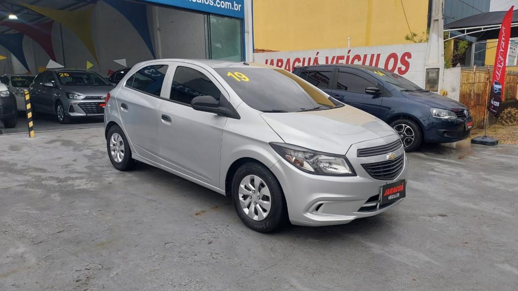 CHEVROLET Onix Hatch - Foto
