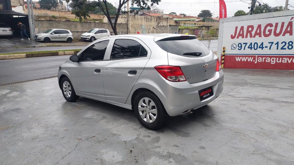 CHEVROLET Onix Hatch - Foto