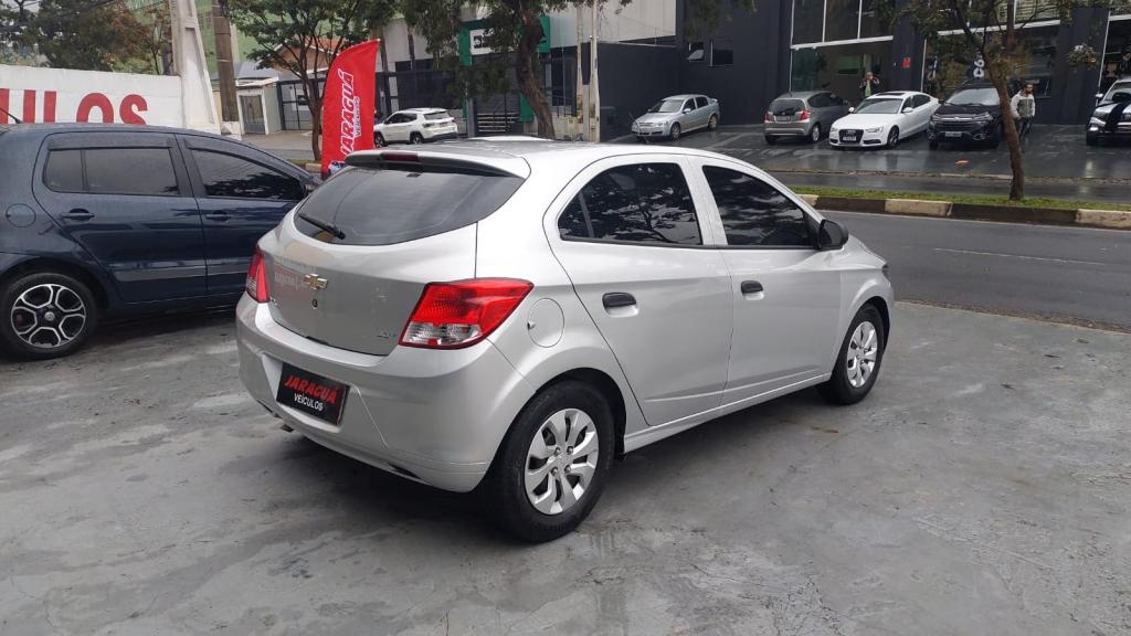 CHEVROLET Onix Hatch - Foto