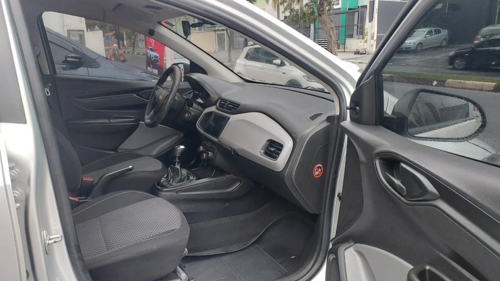 CHEVROLET Onix Hatch - Foto