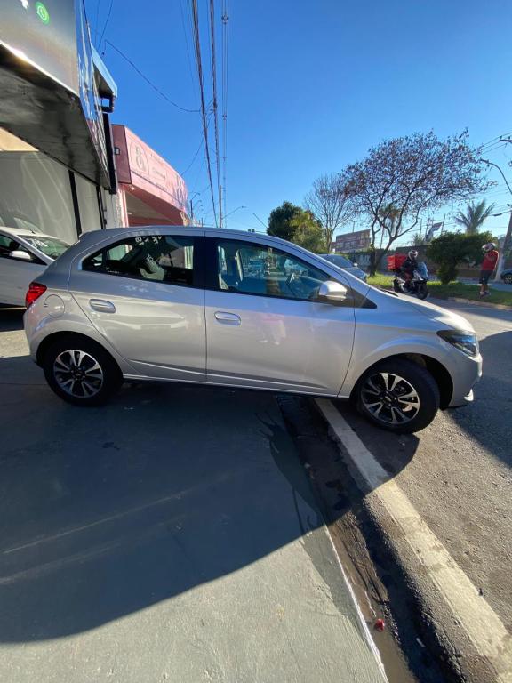 CHEVROLET Onix Hatch - Foto