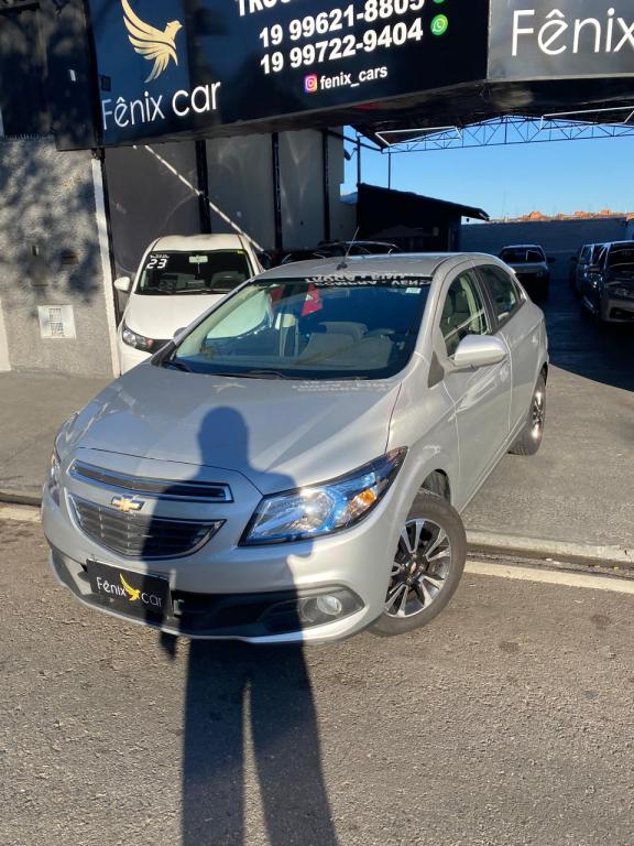 CHEVROLET Onix Hatch - Foto