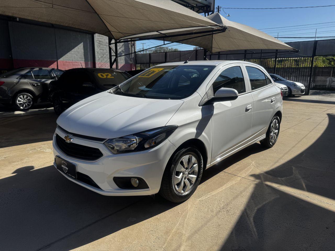 CHEVROLET Onix Hatch - Foto