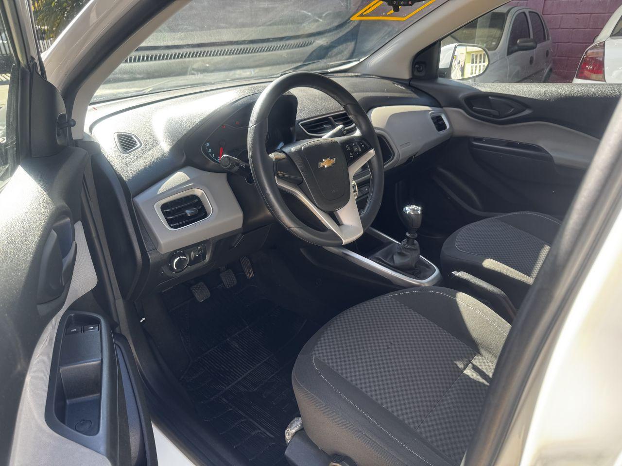 CHEVROLET Onix Hatch - Foto