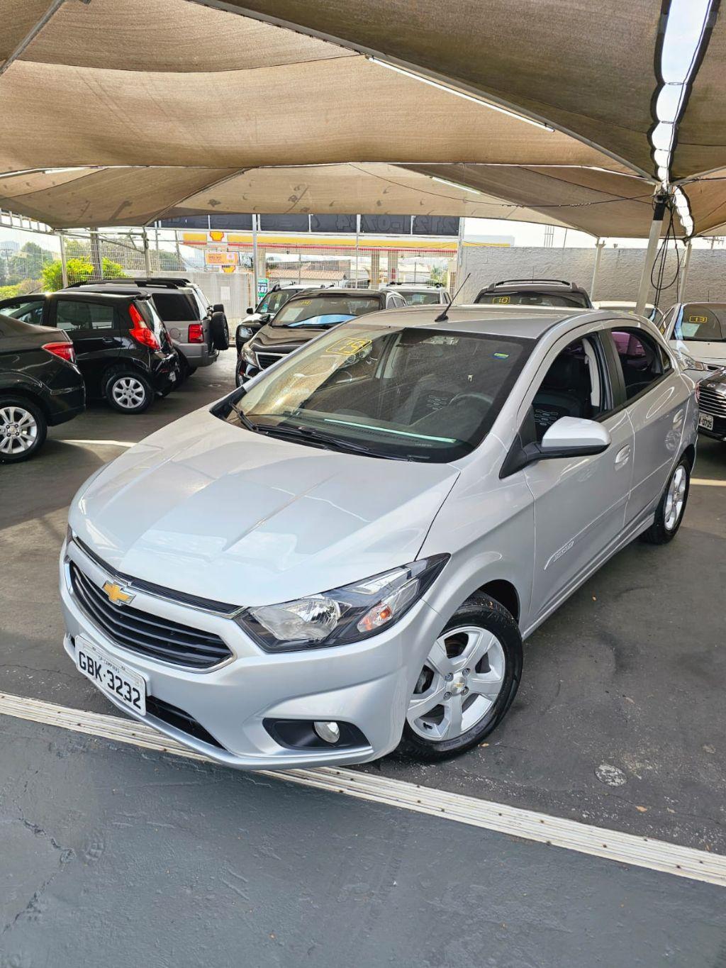CHEVROLET Onix Hatch - Foto