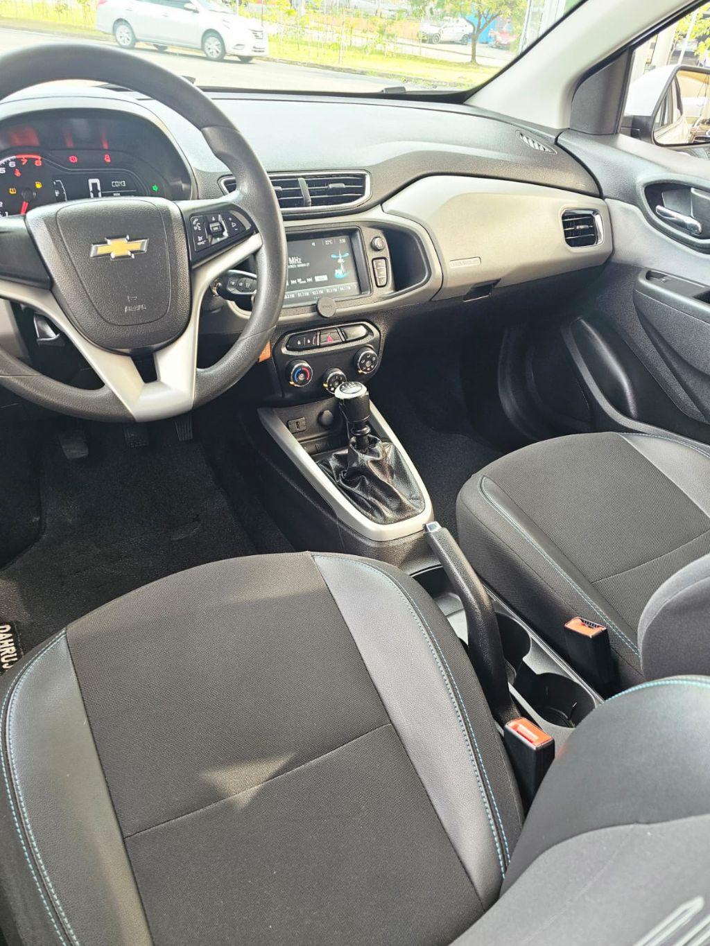CHEVROLET Onix Hatch - Foto