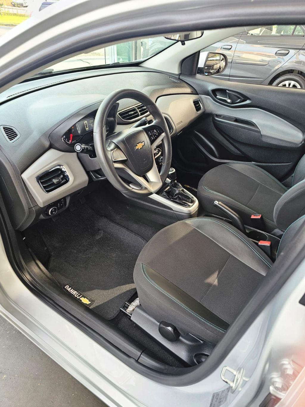 CHEVROLET Onix Hatch - Foto