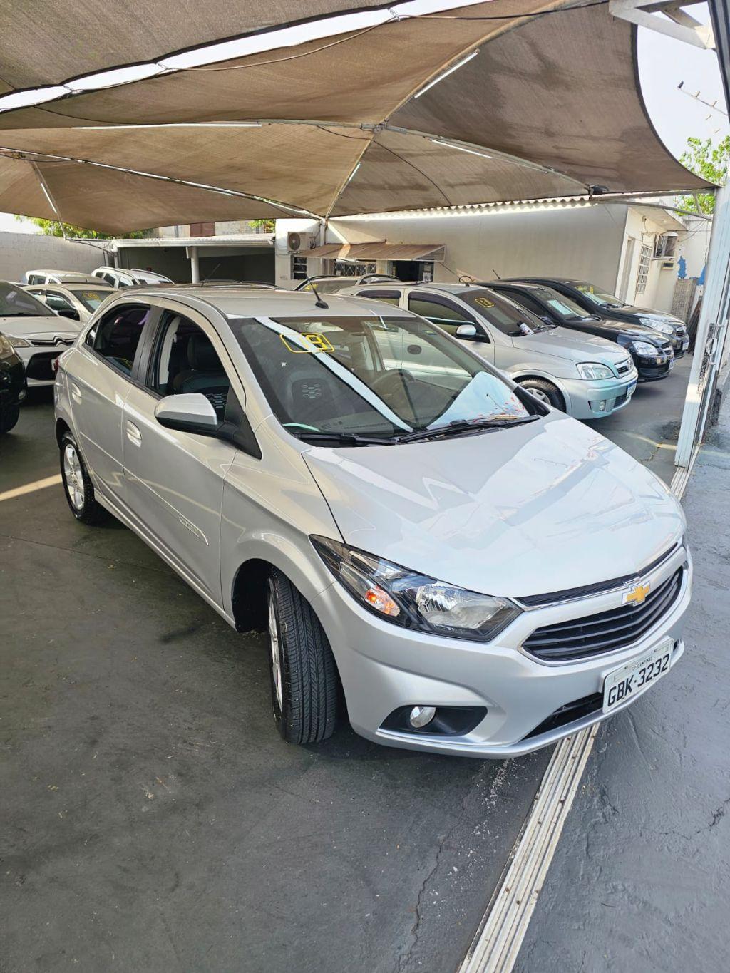 CHEVROLET Onix Hatch - Foto
