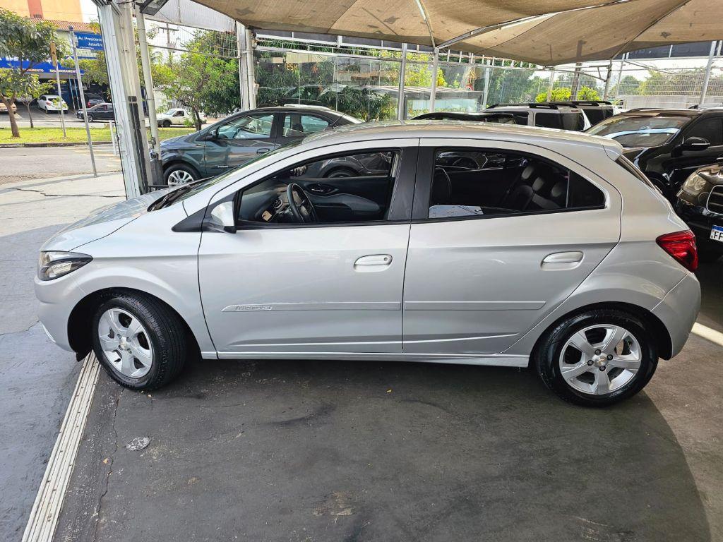 CHEVROLET Onix Hatch - Foto