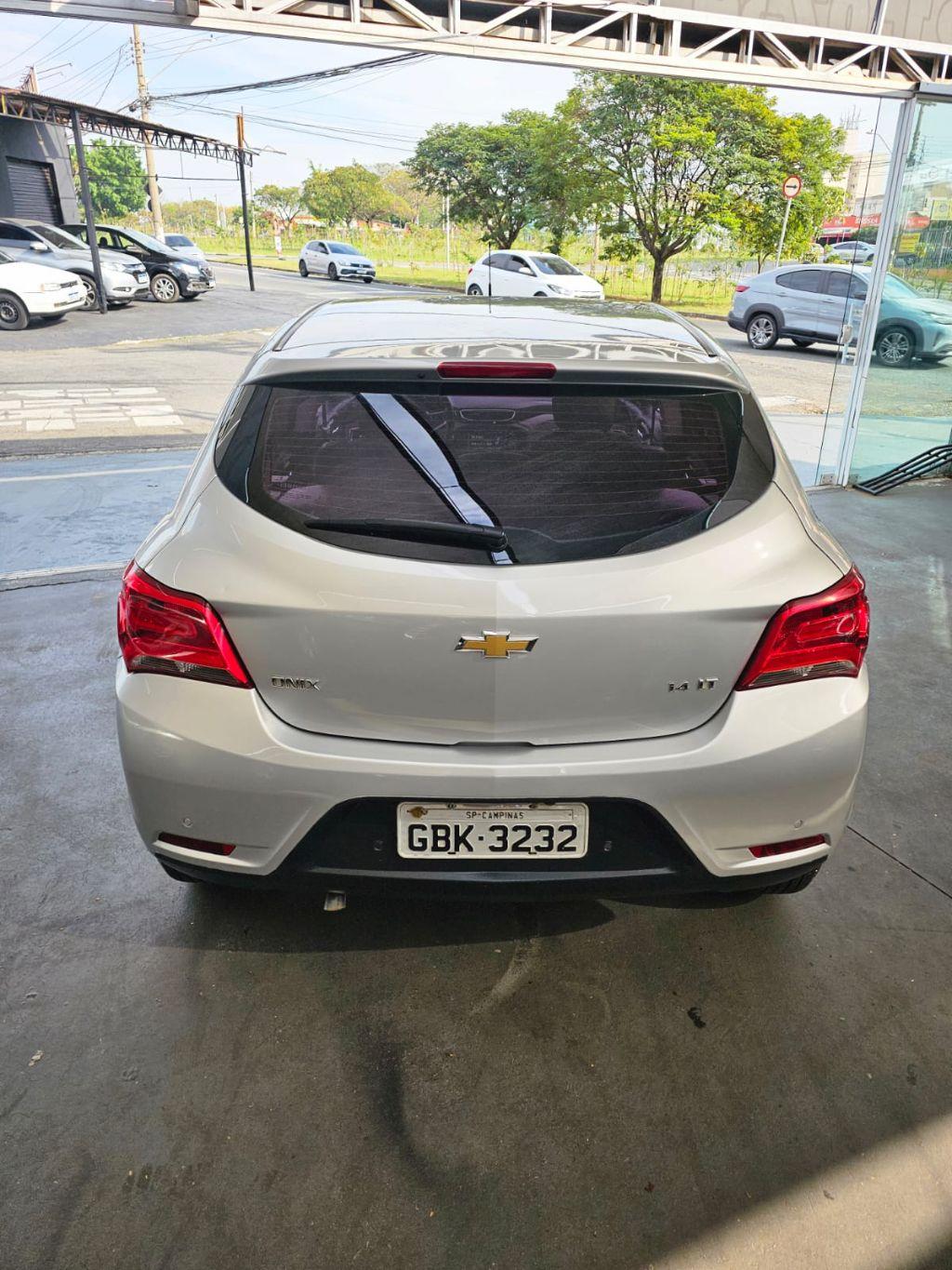 CHEVROLET Onix Hatch - Foto