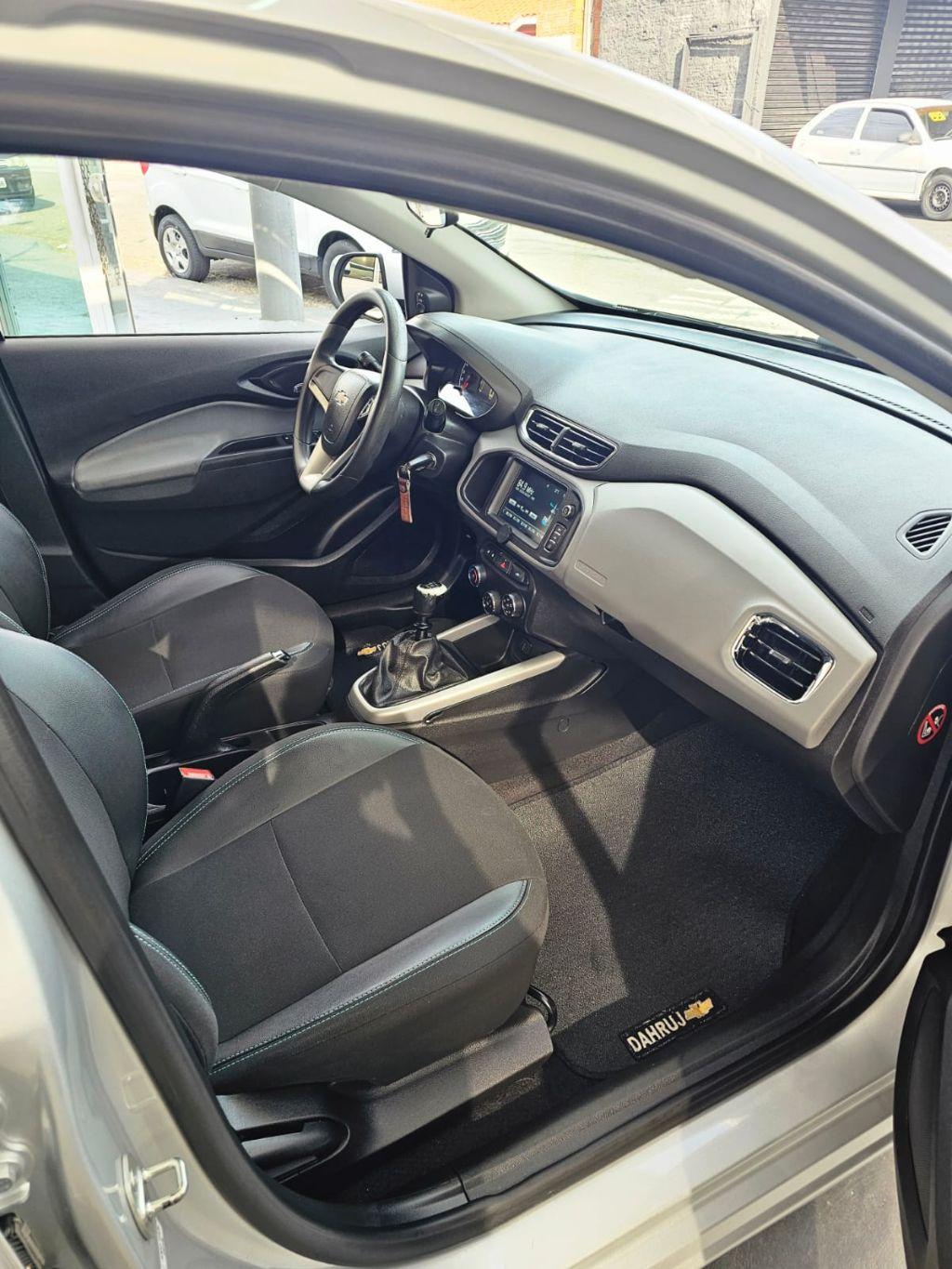 CHEVROLET Onix Hatch - Foto