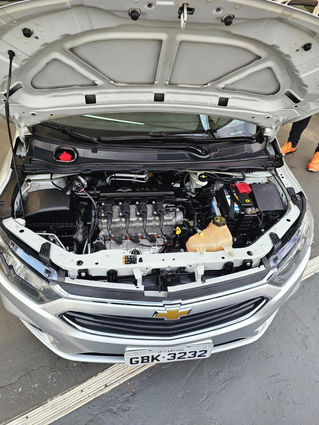 CHEVROLET Onix Hatch - Foto