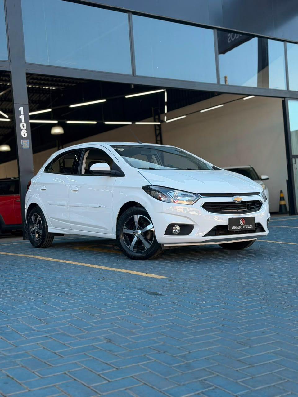 CHEVROLET Onix Hatch - Foto