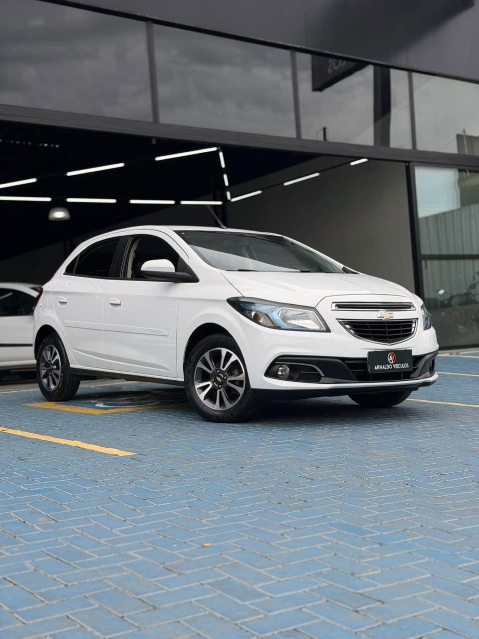 CHEVROLET Onix Hatch - Foto
