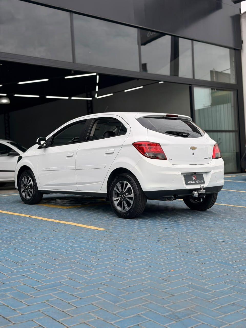 CHEVROLET Onix Hatch - Foto