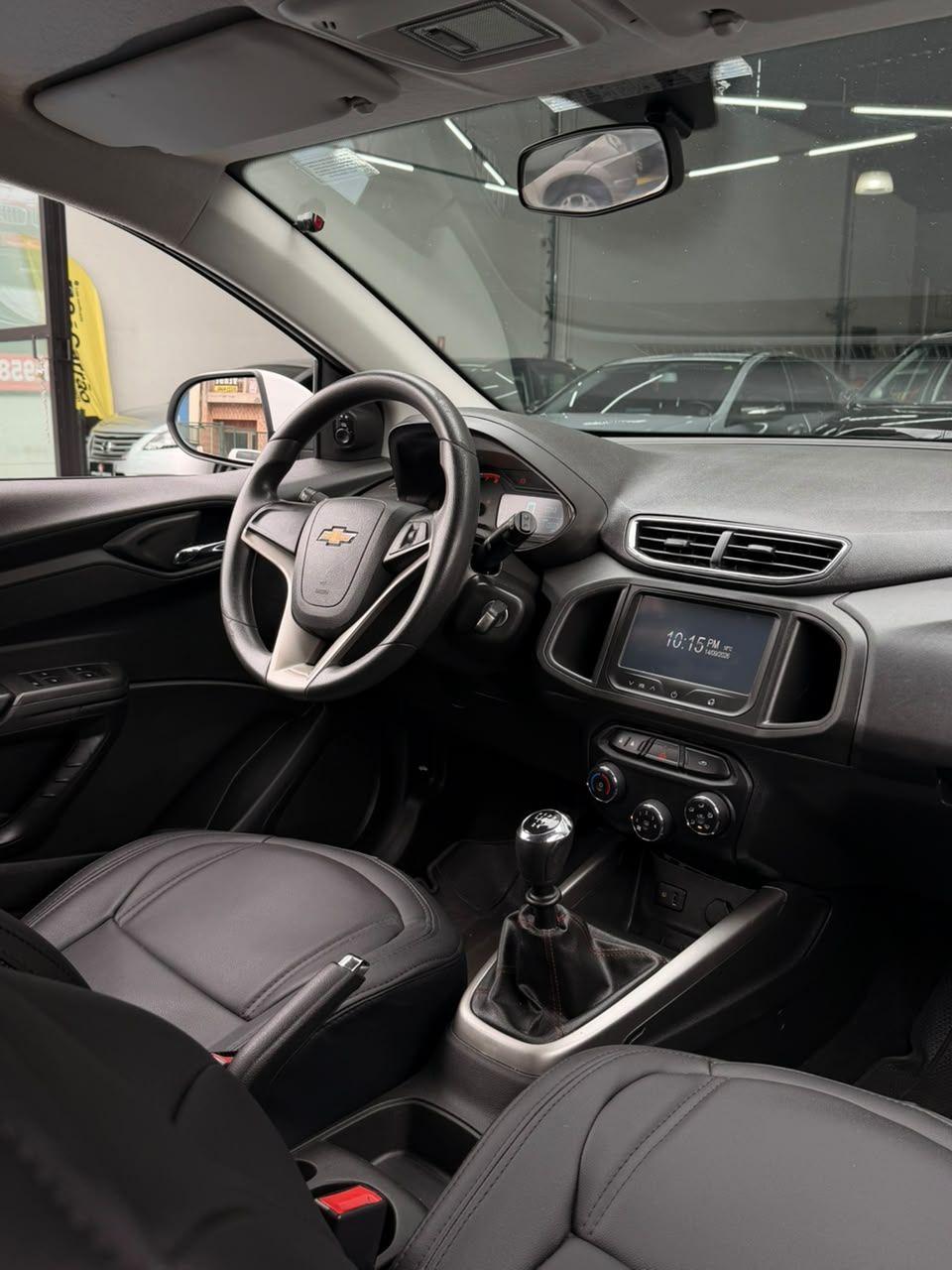 CHEVROLET Onix Hatch - Foto