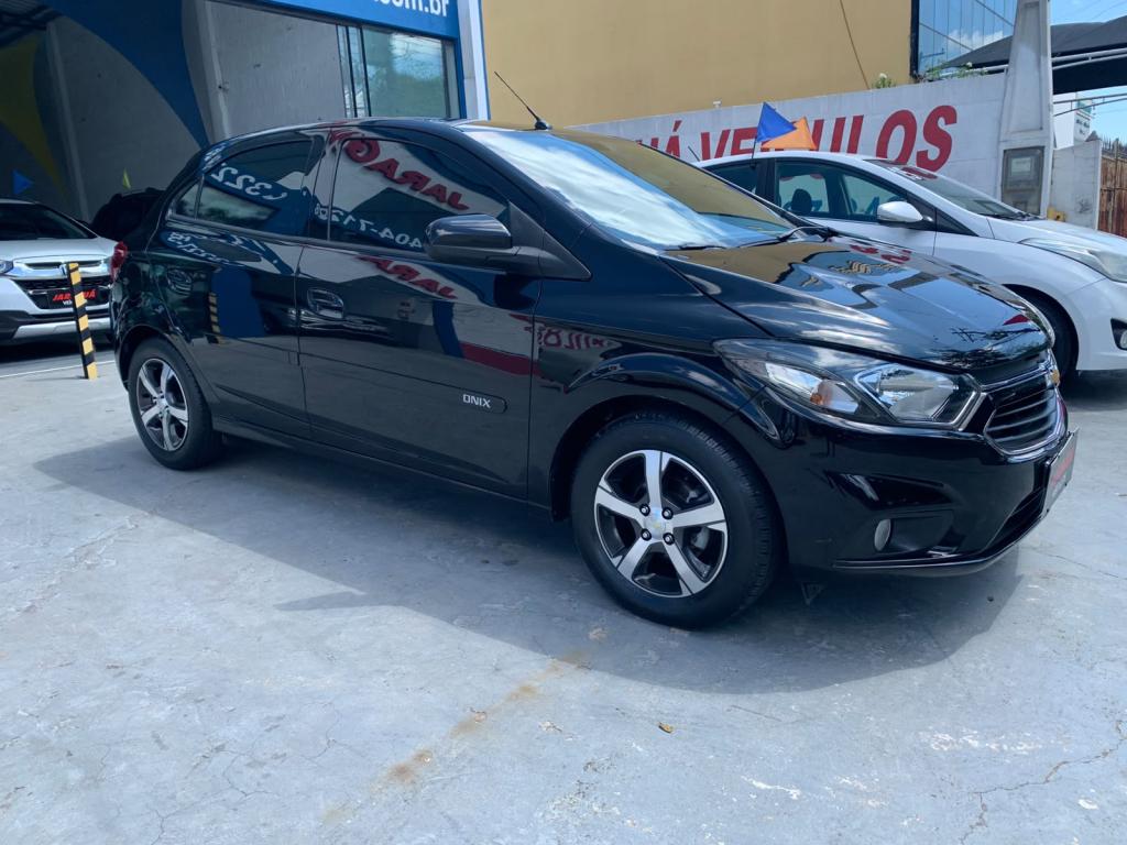 CHEVROLET Onix Hatch - Foto