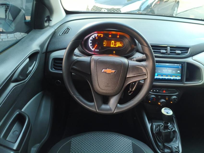 CHEVROLET Onix Hatch - Foto