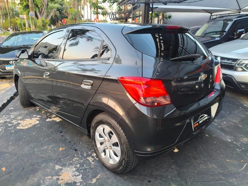 CHEVROLET Onix Hatch - Foto