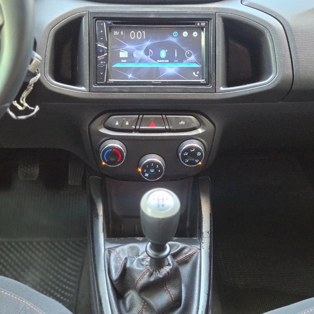 CHEVROLET Onix Hatch - Foto