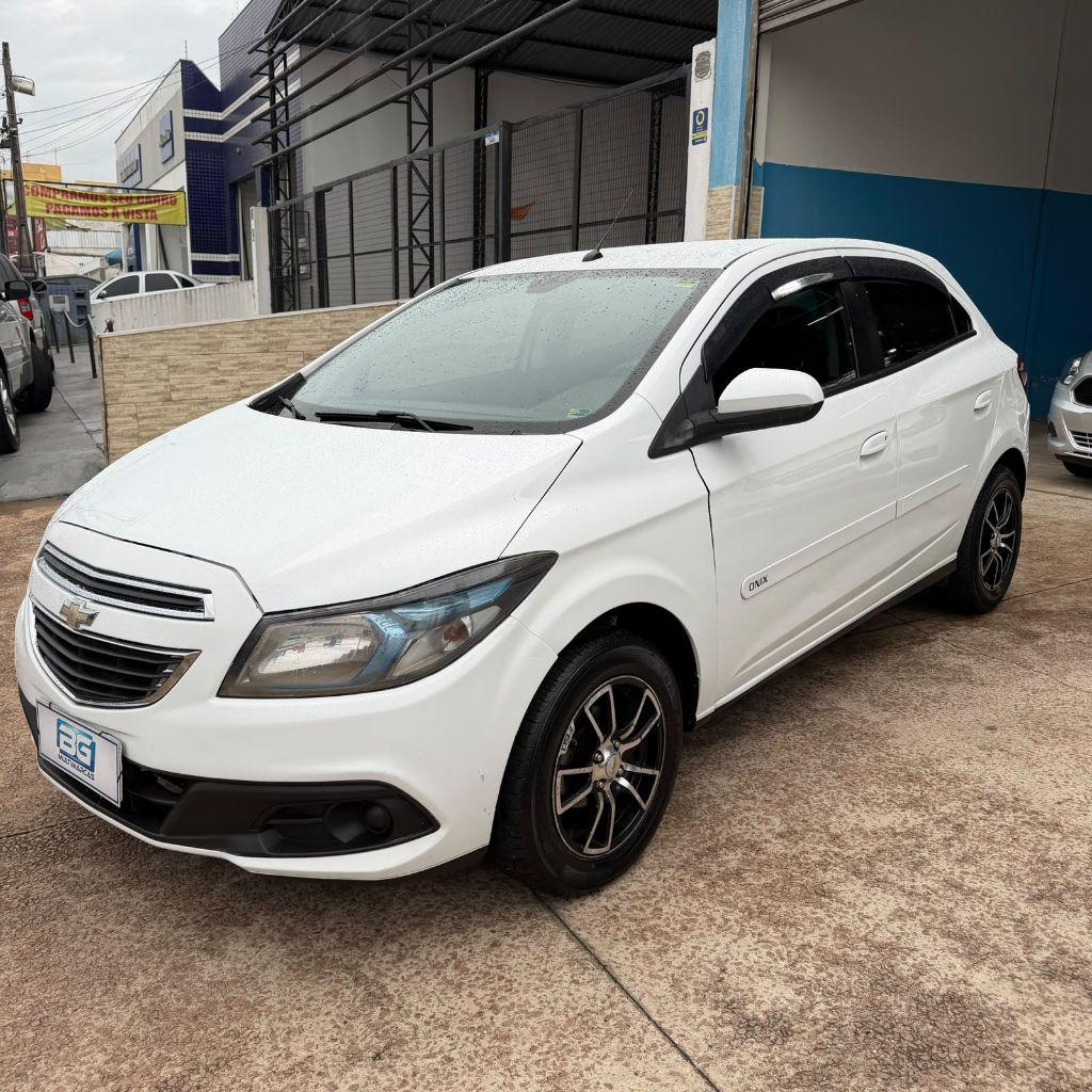CHEVROLET Onix Hatch