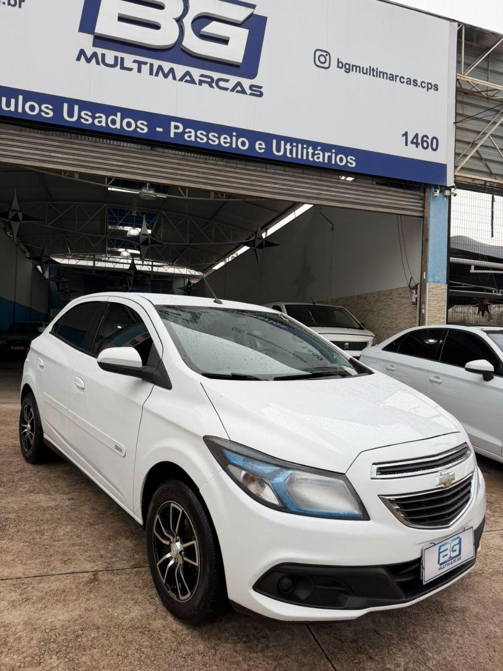 CHEVROLET Onix Hatch - Foto