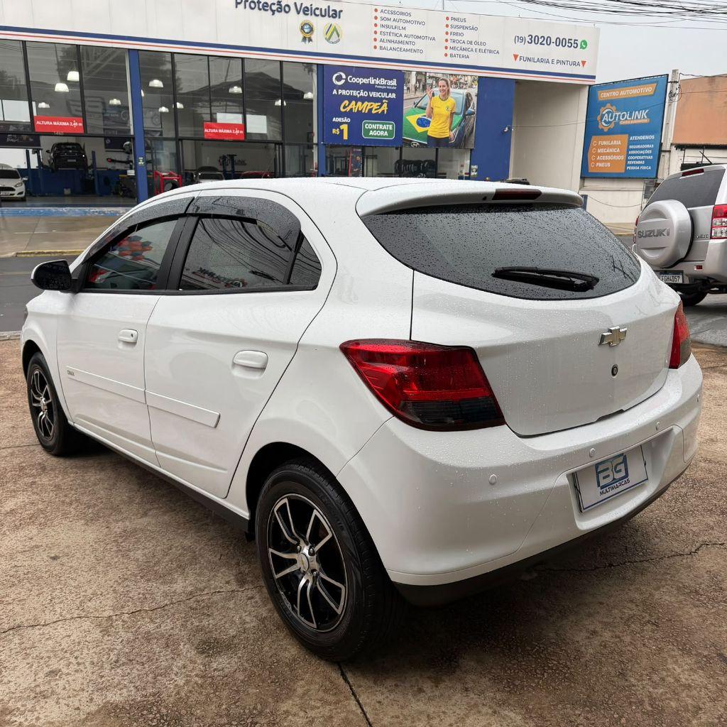 CHEVROLET Onix Hatch - Foto