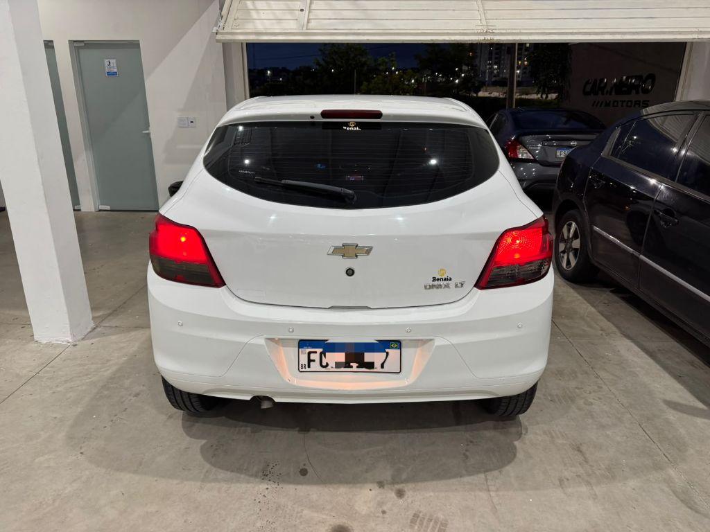 CHEVROLET Onix Hatch - Foto