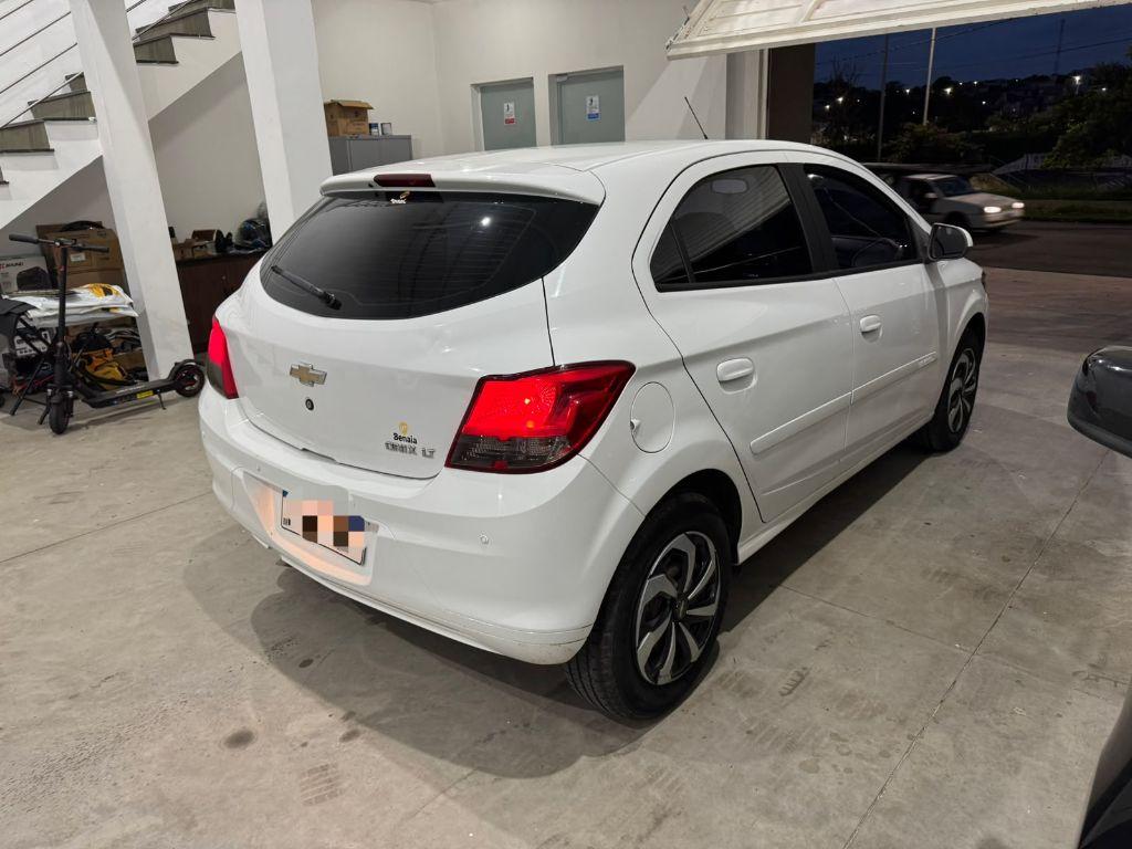 CHEVROLET Onix Hatch - Foto