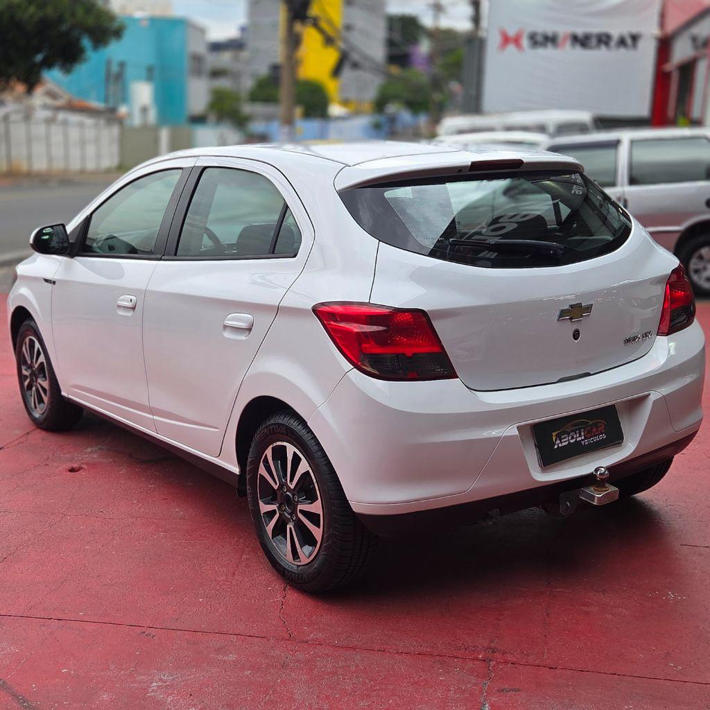 CHEVROLET Onix Hatch - Foto