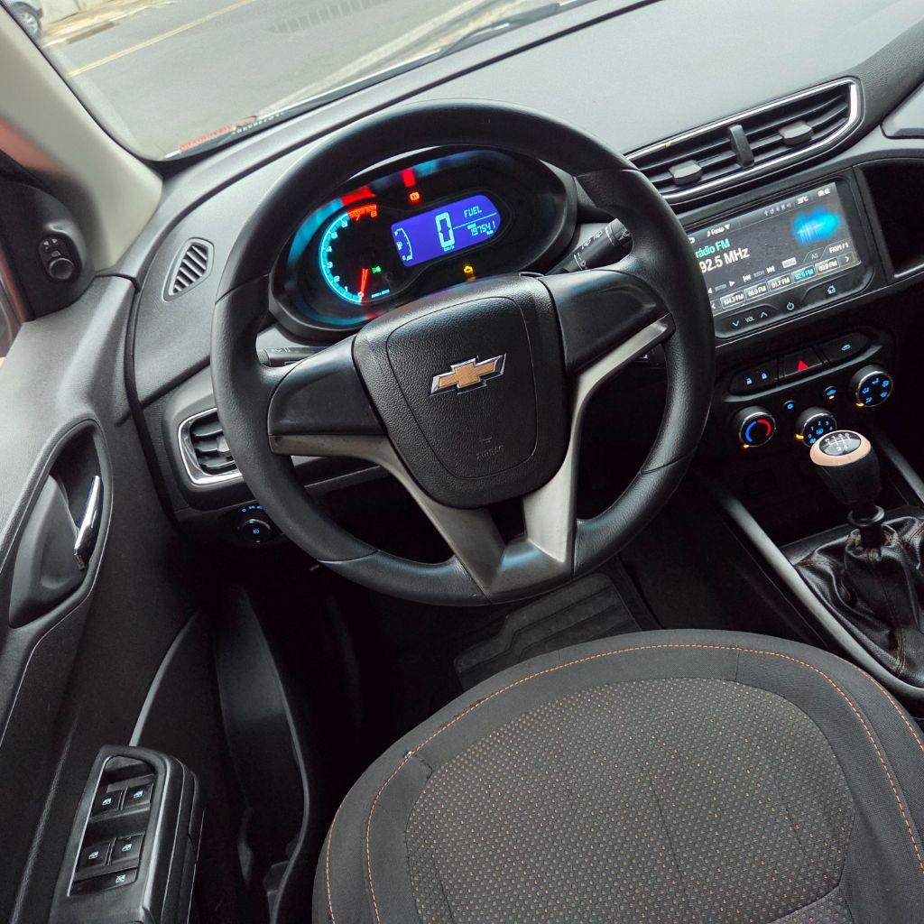 CHEVROLET Onix Hatch - Foto