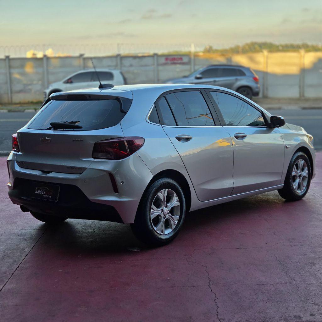CHEVROLET Onix Hatch - Foto