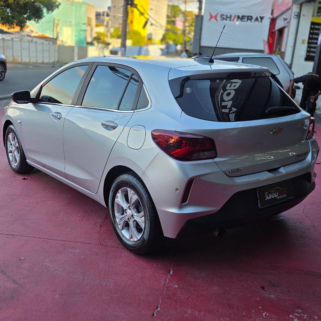 CHEVROLET Onix Hatch - Foto