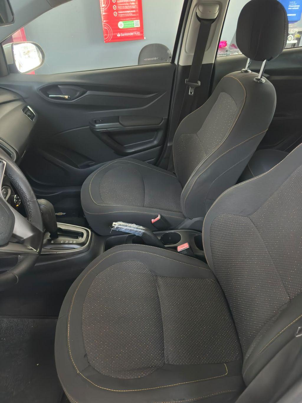 CHEVROLET Onix Hatch - Foto