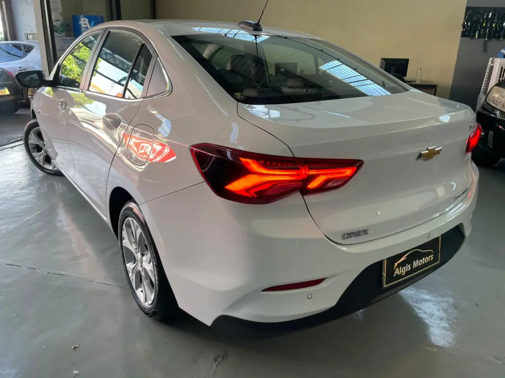 CHEVROLET Onix Sedan - Foto