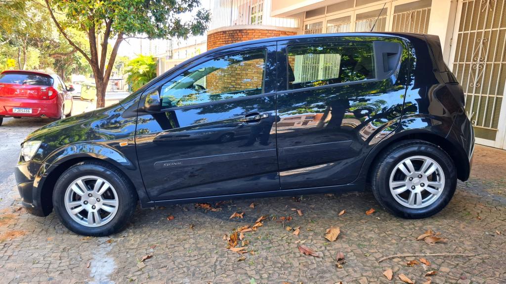 CHEVROLET Sonic Hatch - Foto