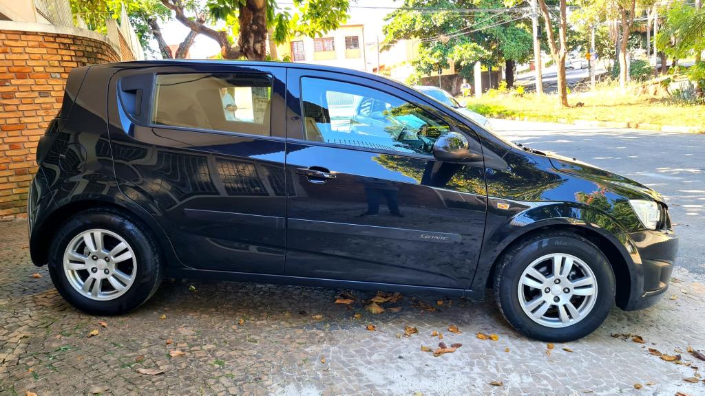 CHEVROLET Sonic Hatch - Foto