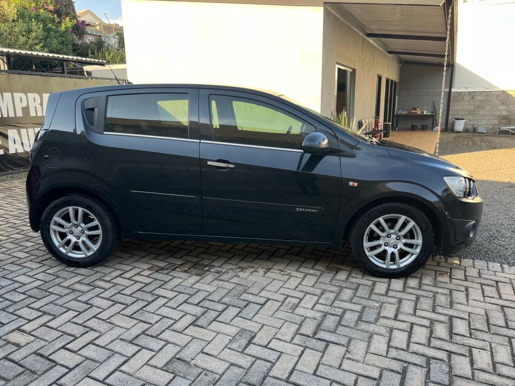 CHEVROLET Sonic Hatch - Foto