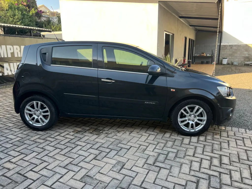 CHEVROLET Sonic Hatch - Foto