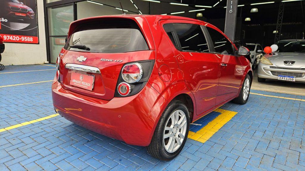 CHEVROLET Sonic Hatch - Foto