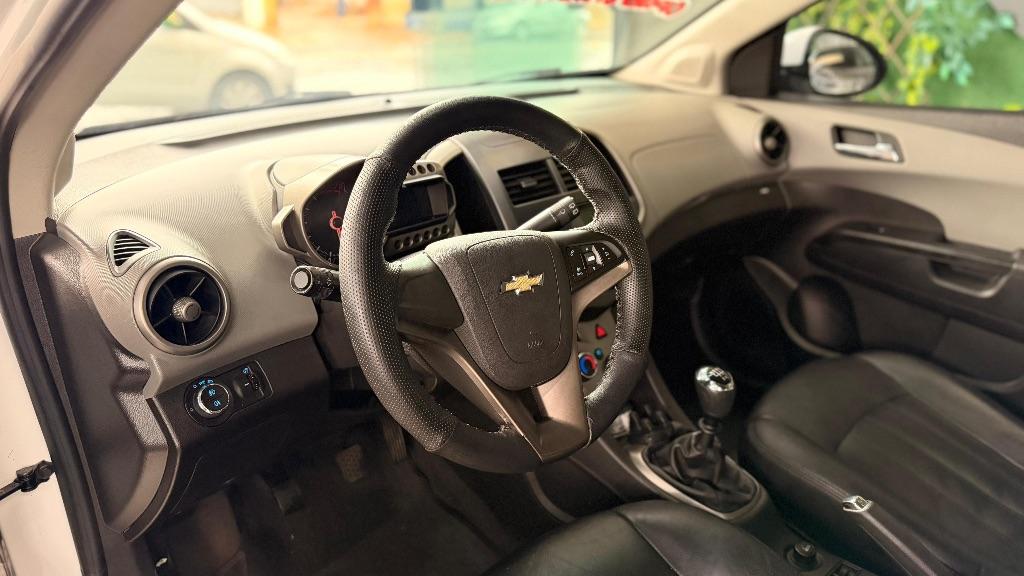 CHEVROLET Sonic Hatch - Foto
