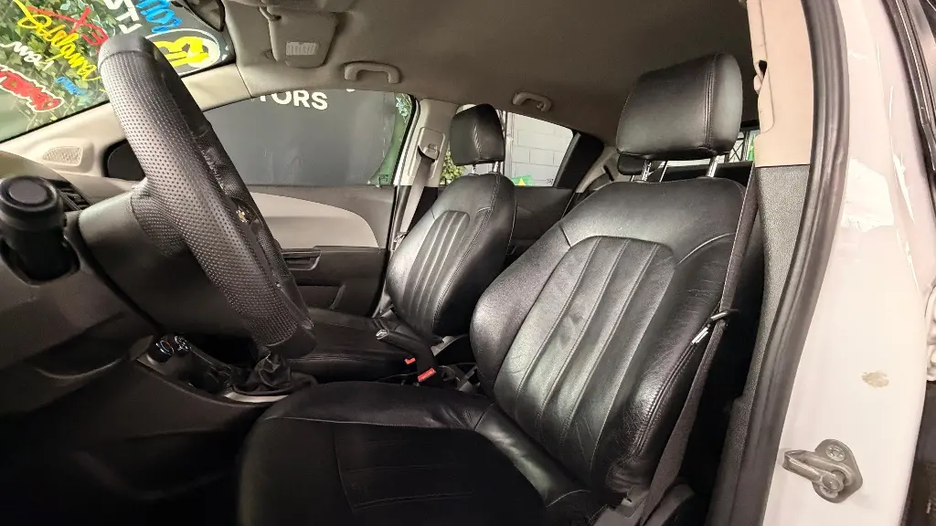 CHEVROLET Sonic Hatch - Foto