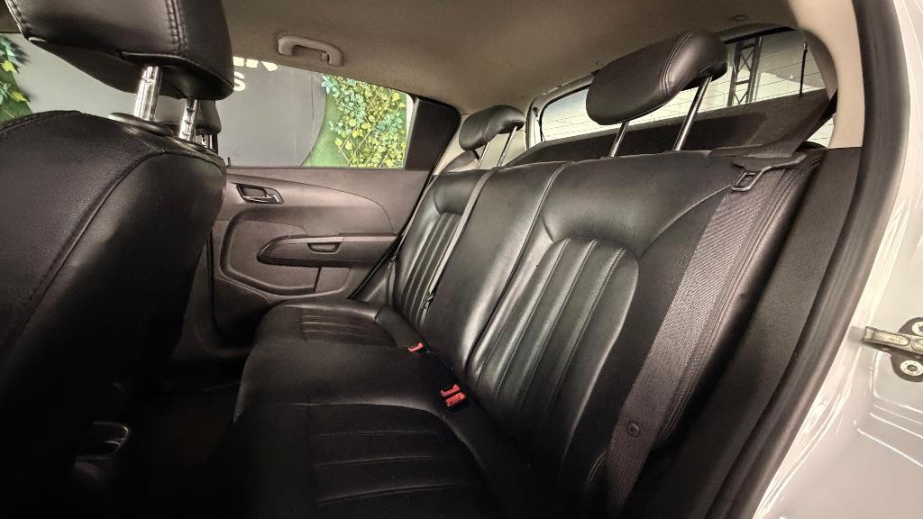 CHEVROLET Sonic Hatch - Foto