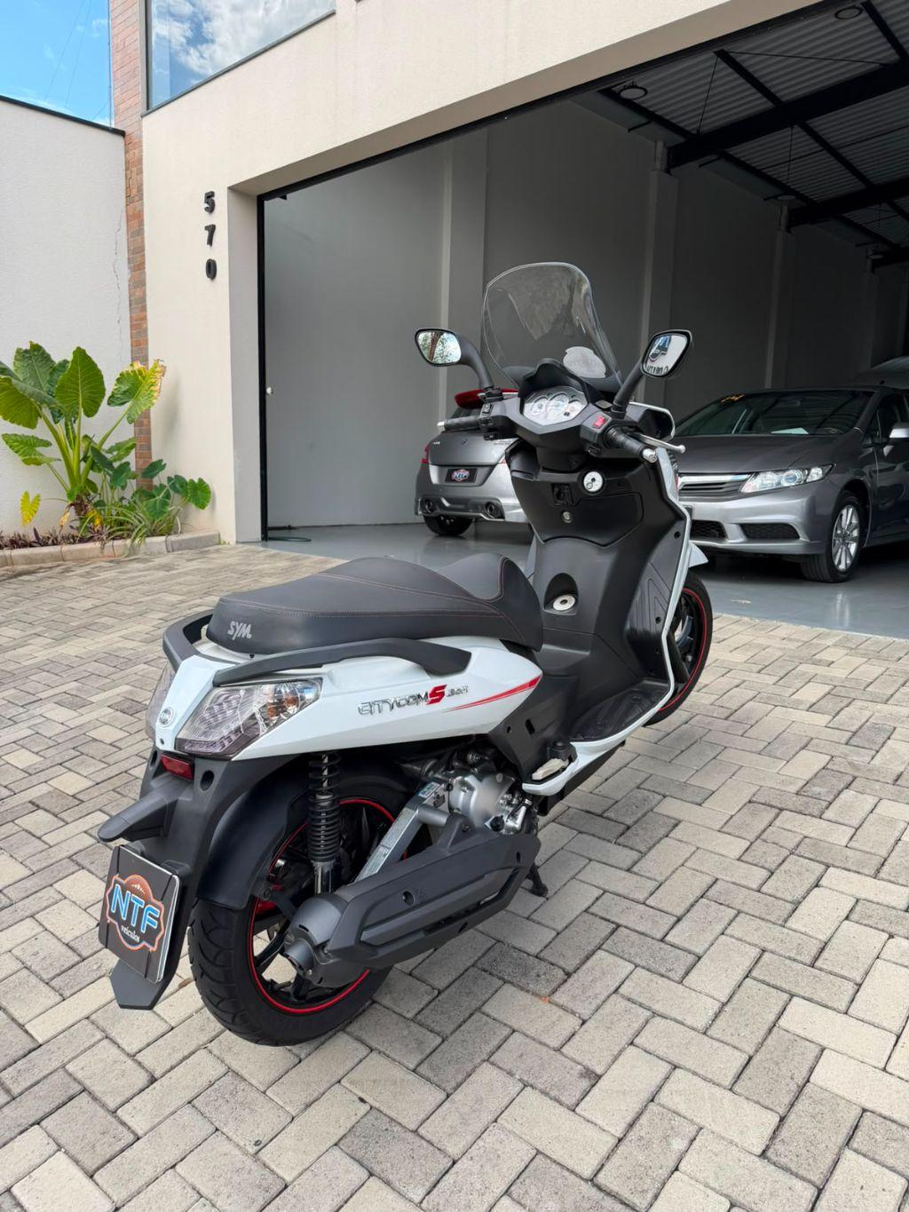 DAFRA Citycom 300 I - Foto
